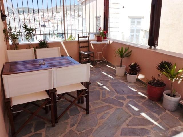 Odos Odysseos Aparthotel Ermoupoli Exterior photo