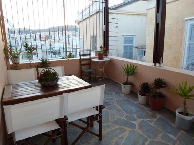 Odos Odysseos Aparthotel Ermoupoli Exterior photo